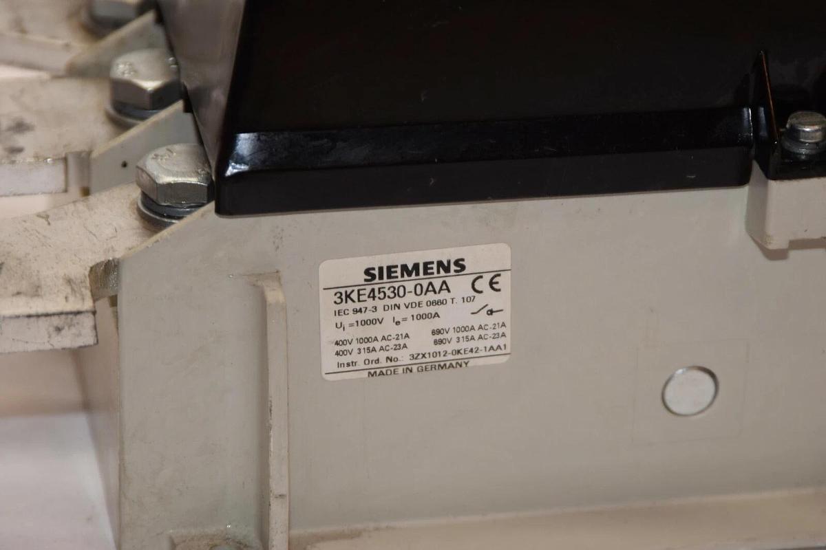 Used SIEMENS 3KE4530-0AA Front Operator Load Disconnect Switch 3 pole 1000 AMP  1000A
