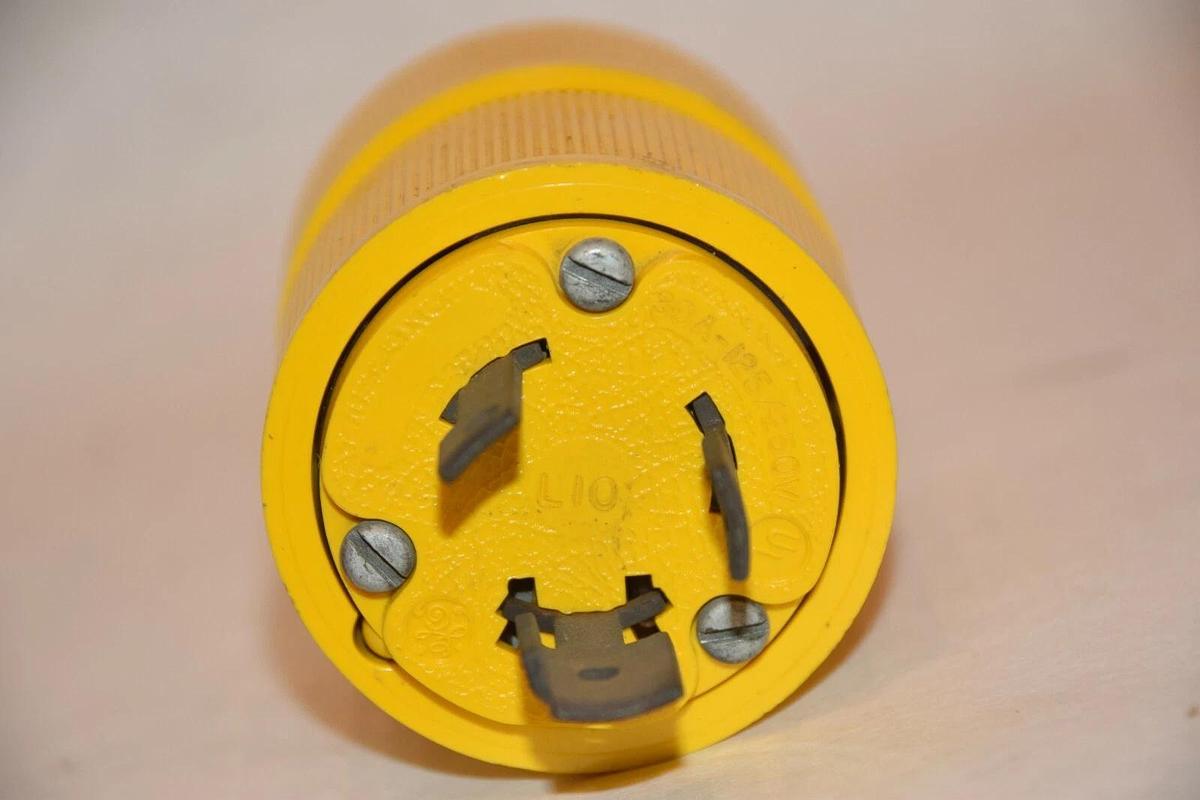 NEW GE GENERAL ELECTRIC L21 20A 120/208V 3 PHASE LOCKING PLUG