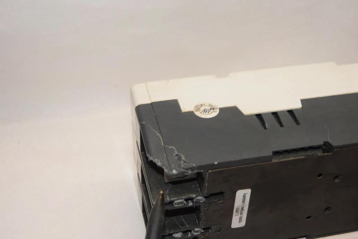 Eaton JD2250F JD 35k 250A 250 Amp A 2 Pole Circuit Breaker *Chipped Corners *