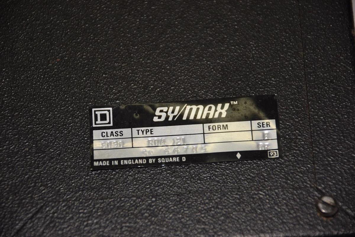 Used SQUARE D SY/MAX ROM-121 ROM 121 8030 SERIES B NO WIRE PLUG OUTPUT MODULE
