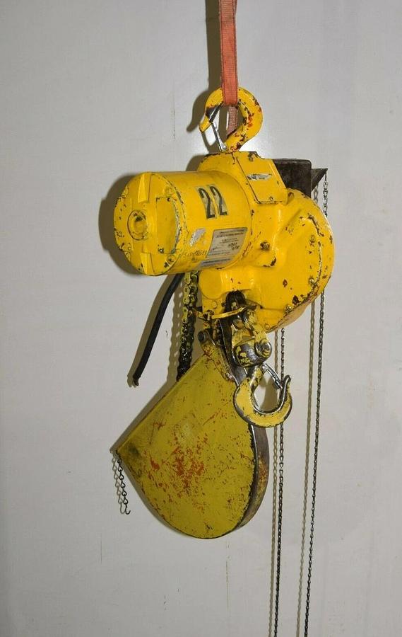 Used Yale Electric Chain Hoist 1 Ton 2000lb 10' Chain Drop 1K9FMG3 220v 3Ph 1T