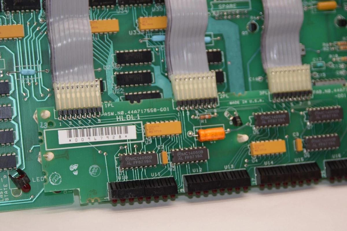 Used GE General Electric 44A717568-G01 IC600BF923K 10-50V Sink Output Module W/Light