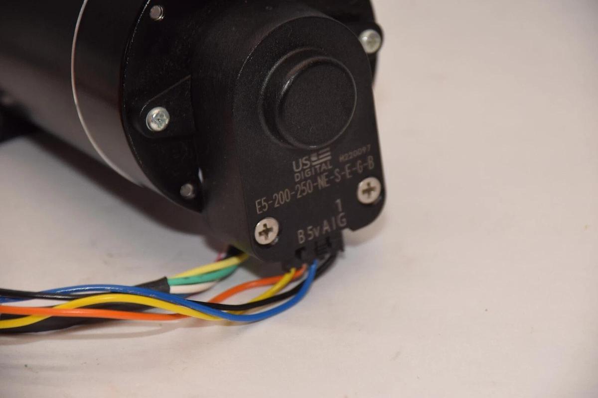 Used ORIENTAL MOTOR / VEXTA C8984-9212E 1/4" Shaft 2 Phase Stepping Motor