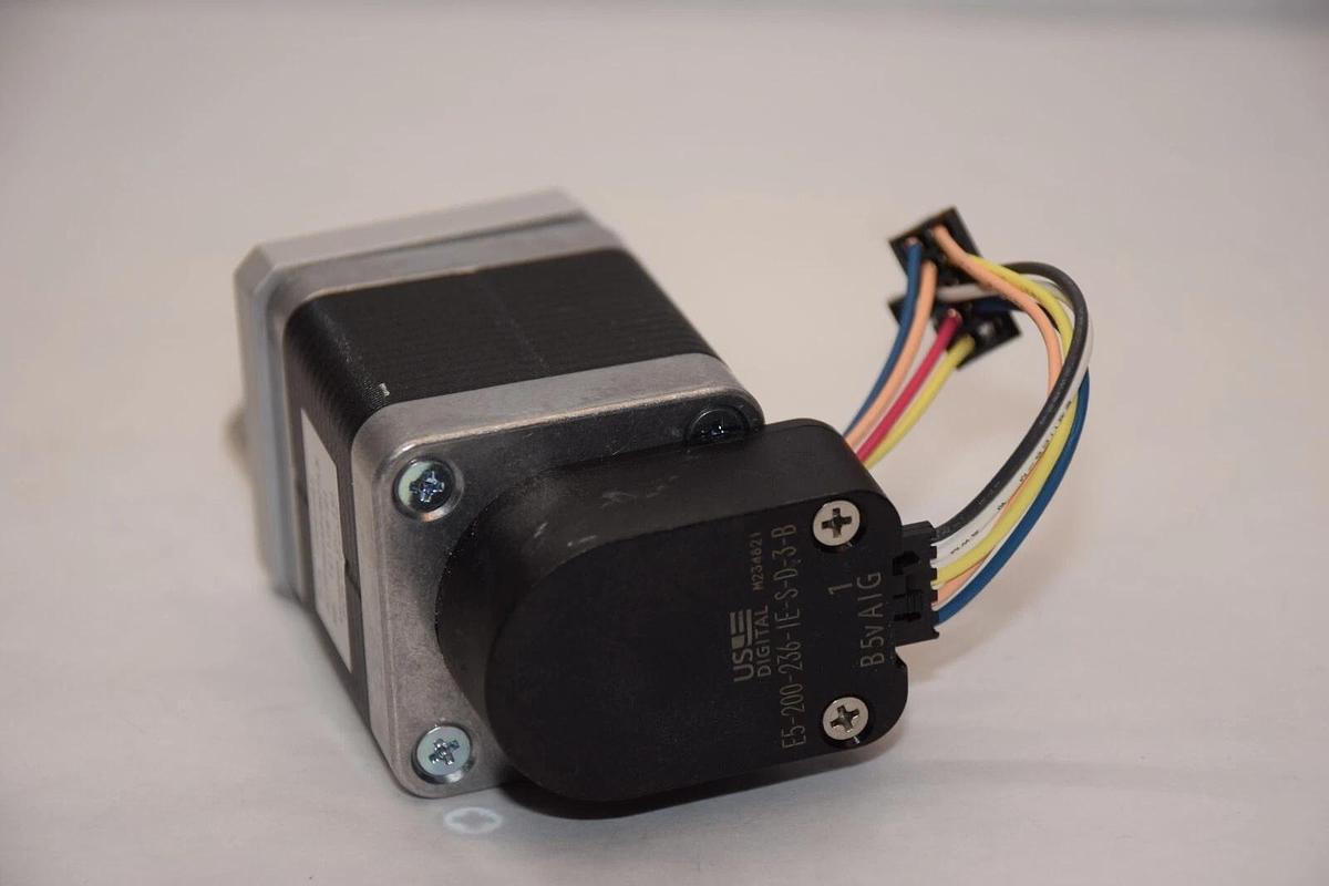Used MINEBEA 10943497 , A17PMK445CN01LN , E5-200-236-E-S-D-3-B Stepping Motor