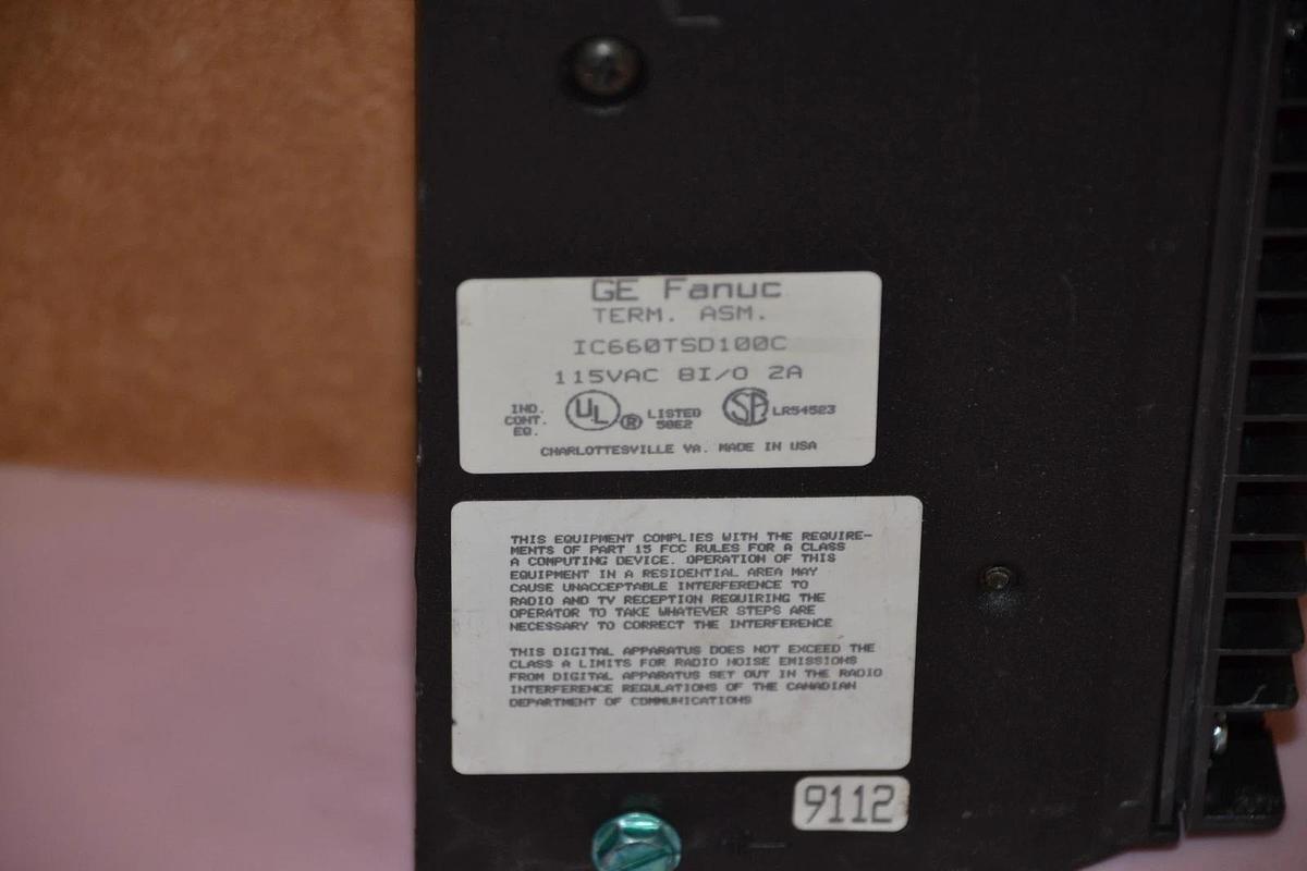 Used GE FANUC IC660TSD100C 115VAC 8 I/O 2A TERMINAL ASSEMBLY  IC660TSD100 C