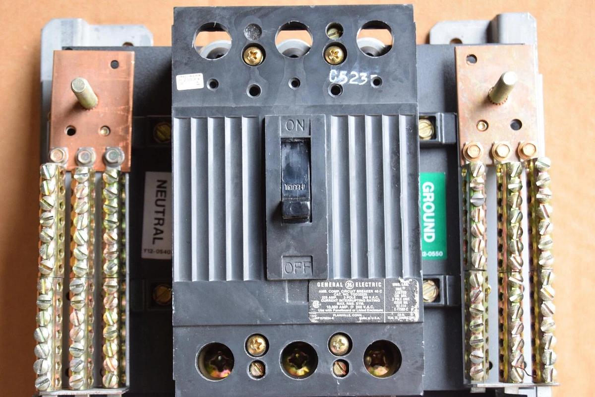 Used General Electric GE 225A  A-Series Panelboard Interior AQL3422ATX AXB4M9 3ph 4w