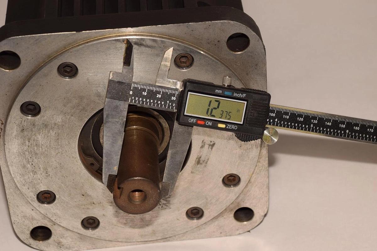 Used ALLEN BRADLEY 1326AS-B660F-21-K6 Series A  Brushless Servo Motor