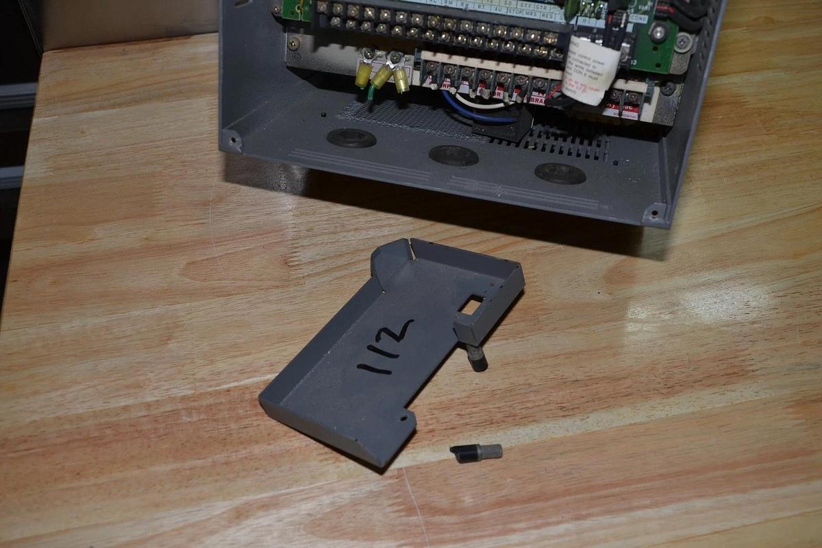 Used Mitsubishi Inverter Freqrol-Z200 FR-Z260-3.7K 5hp 5 hp 575v 3ph *broken*