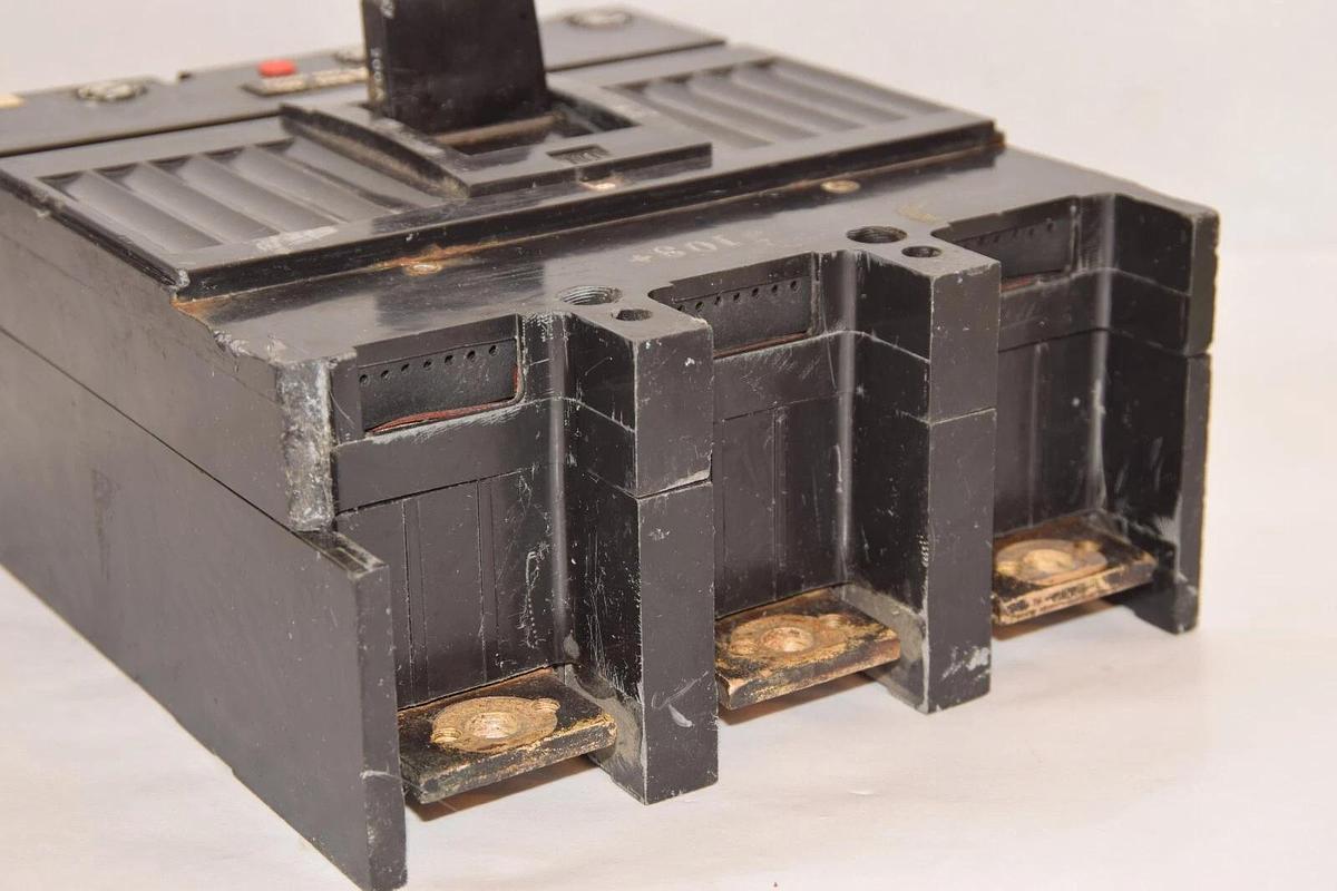 Used GE / GENERAL ELECTRIC E1159L-R 225A Circuit Breaker 3P 600Vac W/ 200A Trip *Chip