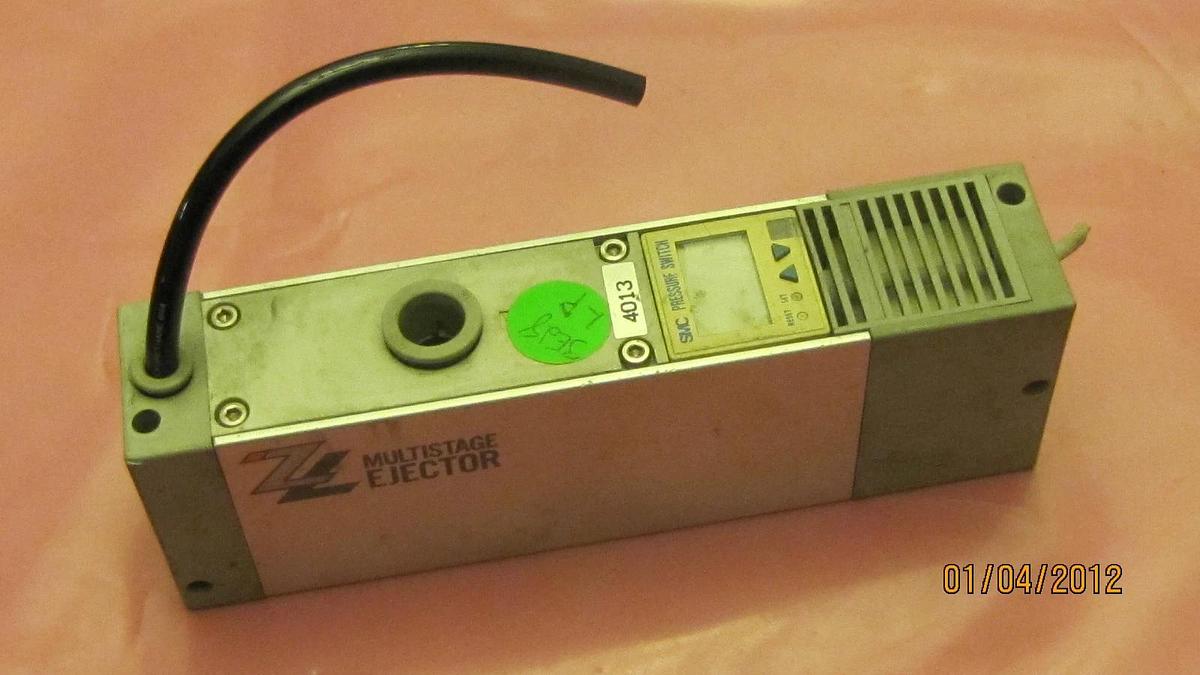 Used SMC MULTISTAGE EJECTOR PRESSURE SWITCH ZL112-E25L ZL112E25L