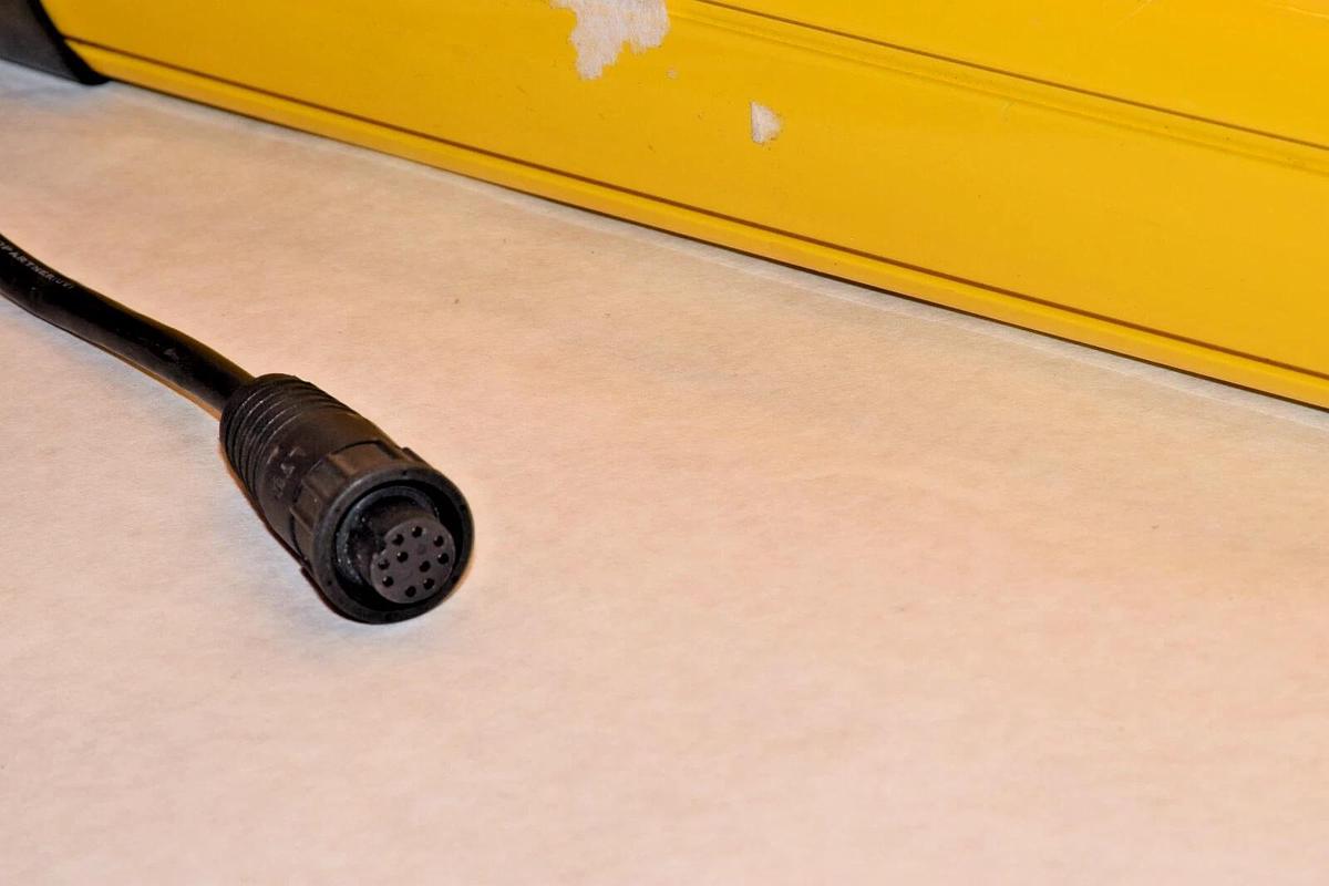 Used Smartscan  Safety Light Curtain T4 050-303 E 24VDC  050 303 E 050303E