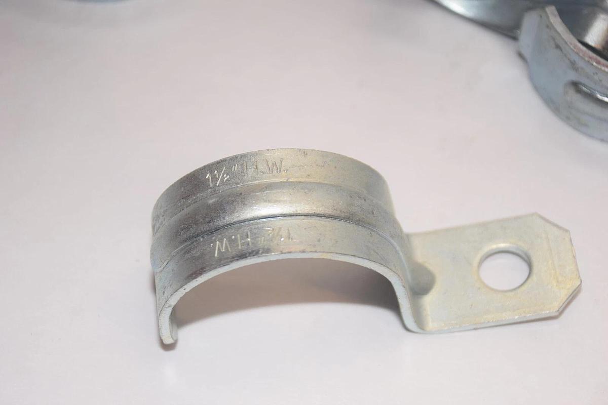 (NEW - Lot of 25) RACO H.W. 1-1/2" One Hole Conduit & Pipe Clamp , Steel