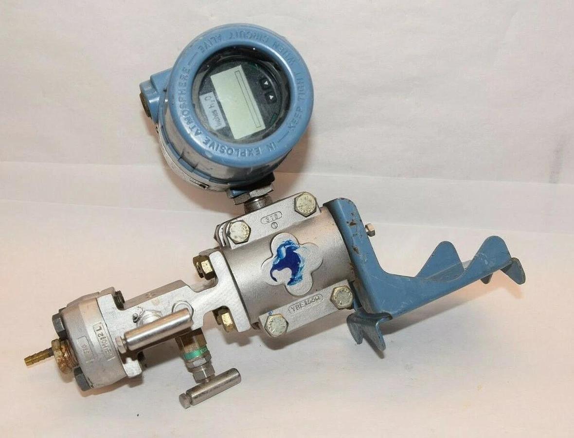Used ROSEMOUNT 1151DP3S22B1M7 Pressure Transmitter W/ 01151-0150-0002 Manifold
