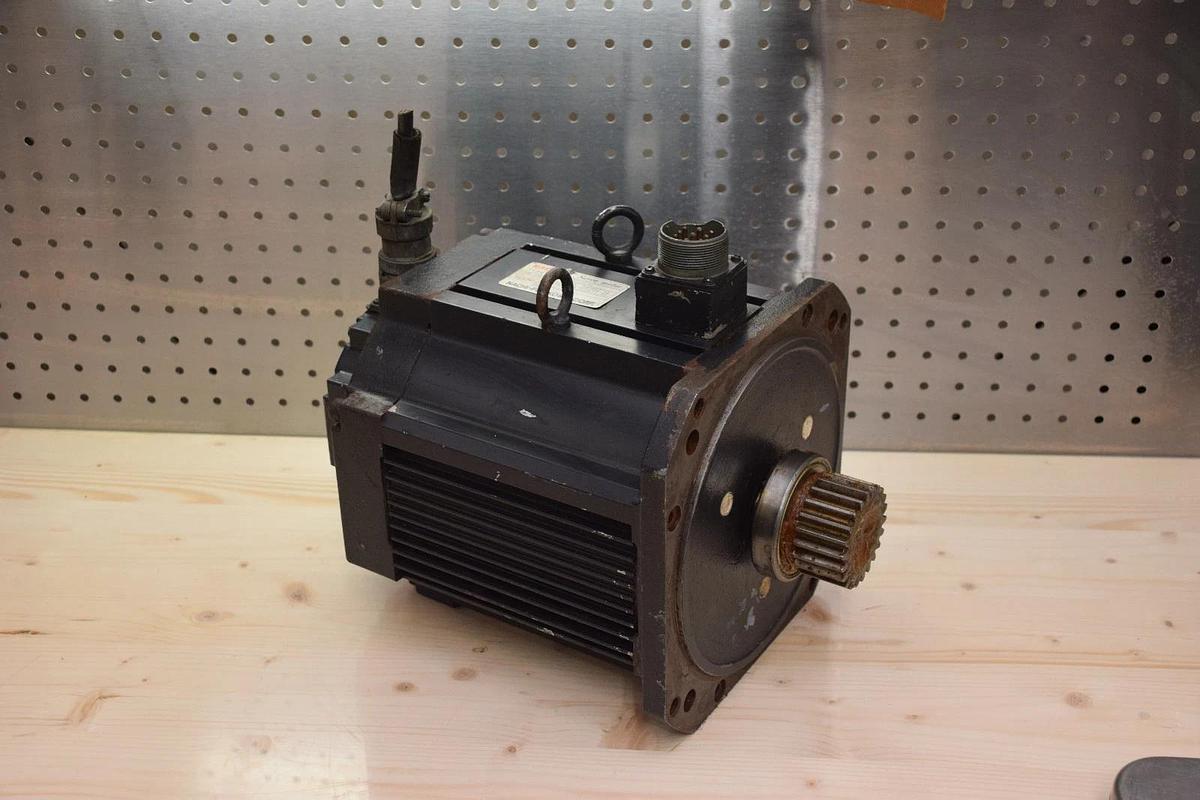Used NACHI SERVO Motor USADED-37-FC43 USADED37FC43 3.7KW 2000 RPM 18.6A
