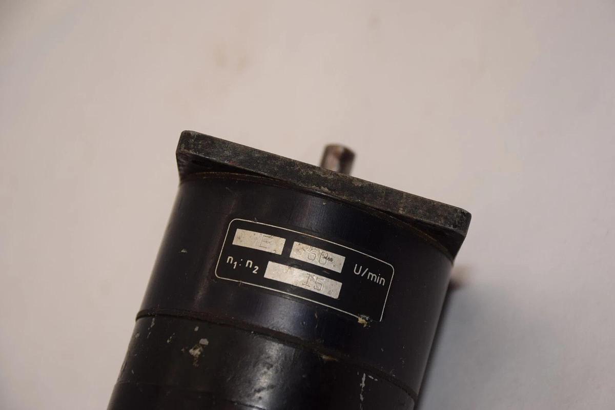 Used BERGER LAHR 220V 60Hz 0,6uF 900u/M 65K rsm E 60u/min n1:n2 15 Stepper Motor