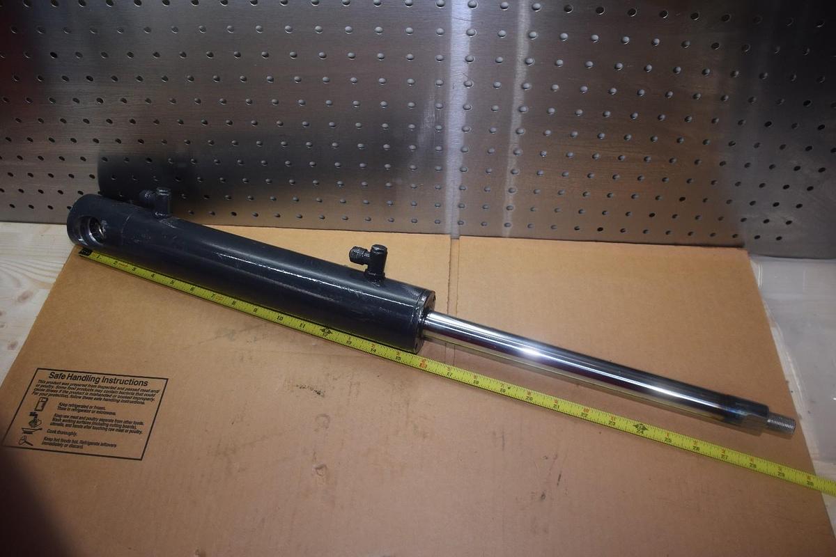 Hydraulic Cylinder 1" Rod 8" stroke 2 Ports 1/2in Overall Length 29" New