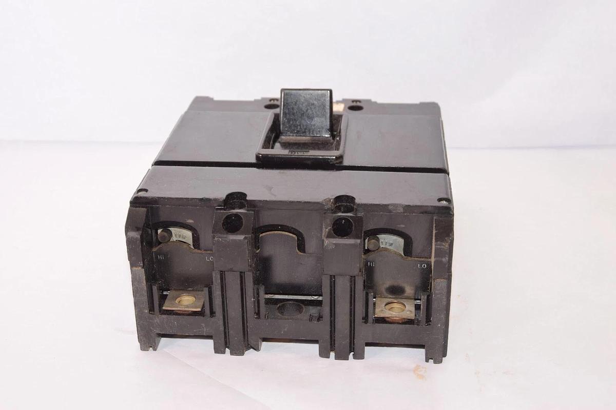Used FEDERAL PACIFIC / FPE NJ622200 200A Amp 2P Breaker *Chip