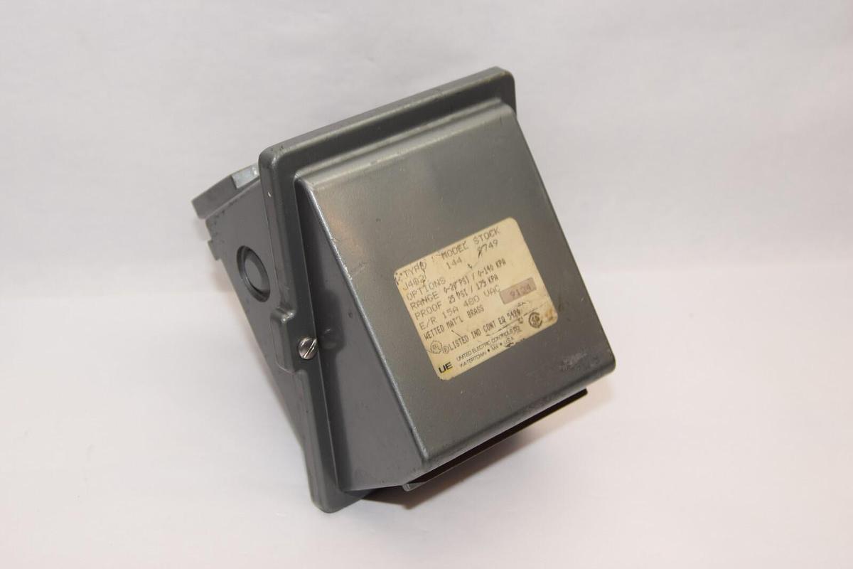 UNITED ELECTRIC CONTROLS J402 , 144 0-20 psi 0-14kpa Pressure Controller