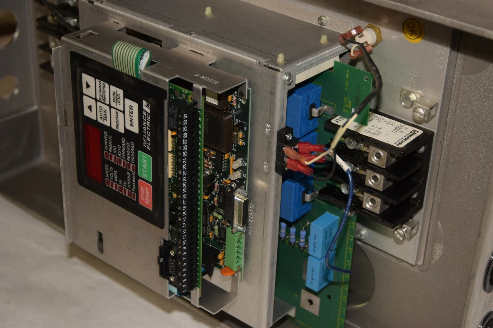 Used RELIANCE ELECTRIC GV3000/SE 25V4160 25HP AC Drive 380-460V 25 HP