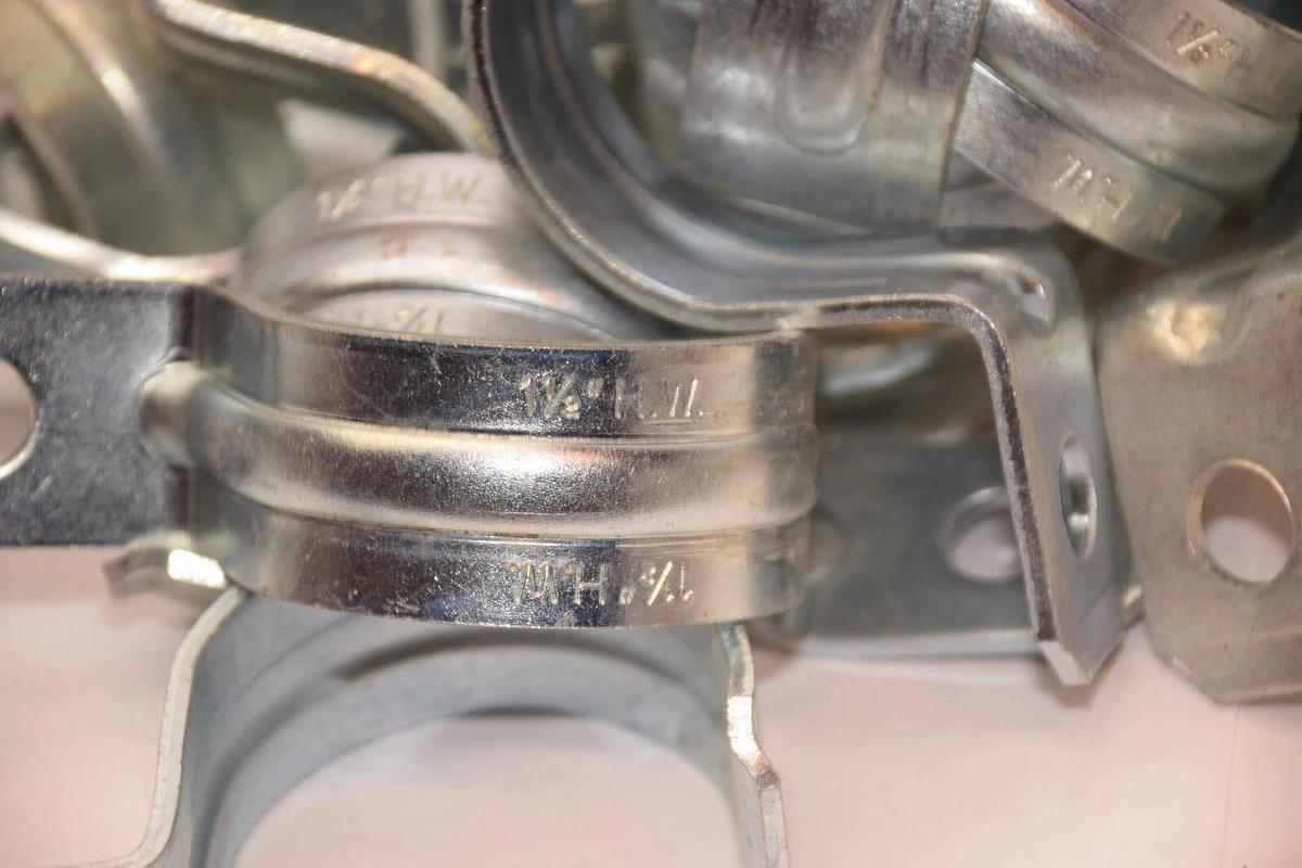 (NEW - Lot of 25) RACO H.W. 1-1/2" One Hole Conduit & Pipe Clamp , Steel