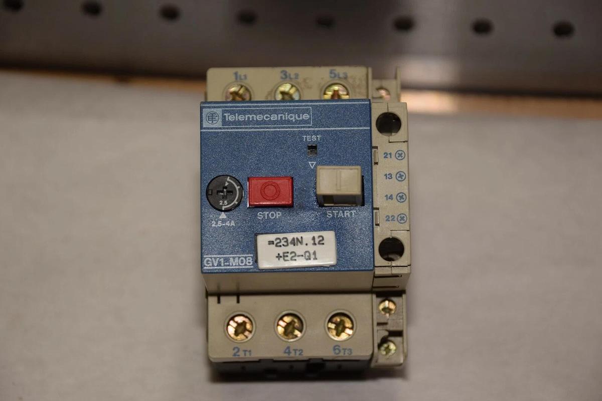 Used TELEMECANIQUE GV1-M08 W/GV1-A01 2,5-4AMP 660V 50/60Hz MANUAL MOTOR STARTER