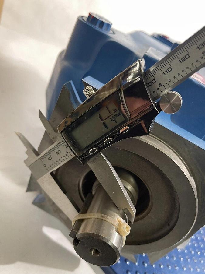 Eaton Vickers HYD Pump PVH098R01AJ30A07000000100100010A 02-137350 00411603  NEW