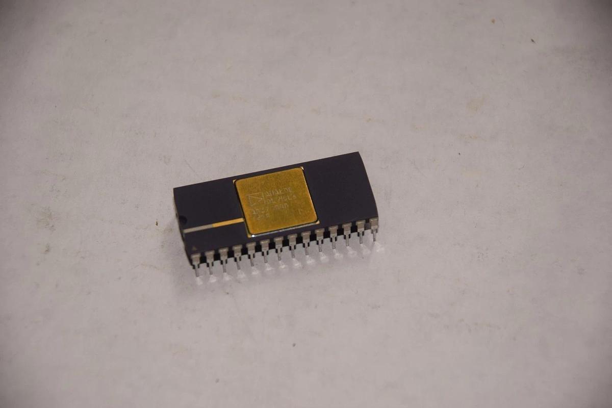 ADI AD674BBD SINGLE CHANNEL SINGLE ADC 12 BIT IC CHIP NEW