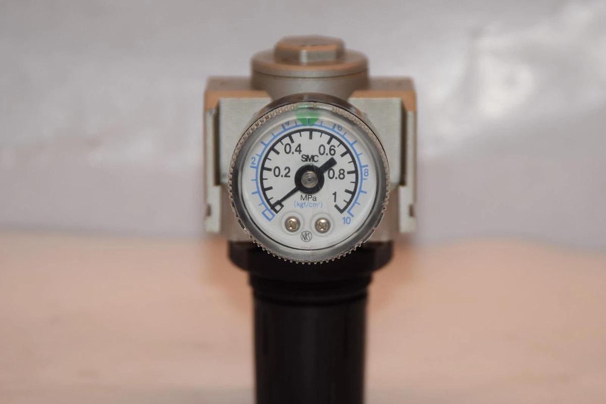 Used SMC AR2500-03 0.05-0.85MPa Regulator With Gauge 0-1MPa