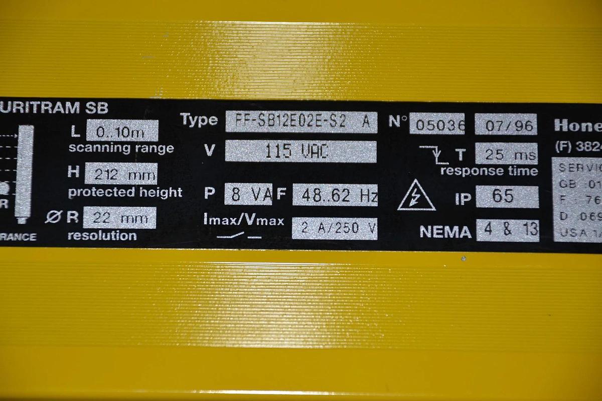 Used HONEYWELL LIGHT CURTAIN EMITTER FF-SB12E02E-S2 A FF SB12E02E S2 A FFSB12E02ES2A