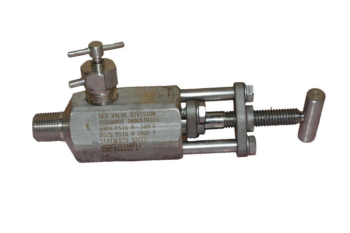 Used RICHARDS INDUSTRIES H0251U313A411 STAINLESS STEEL HEX VALVE DIVISION