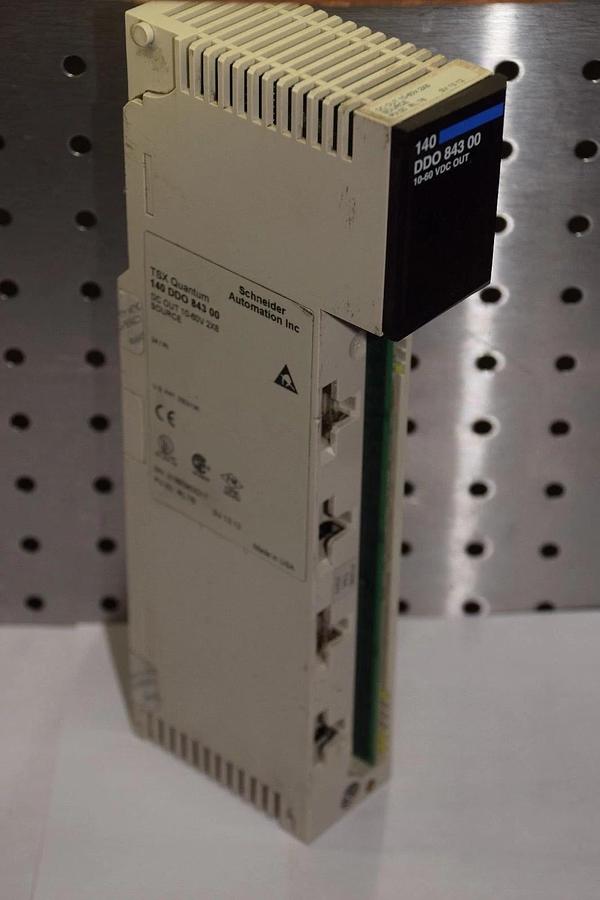 Used Modicon Schneider 140DDO84300 DC Output 140-DDO-843-00