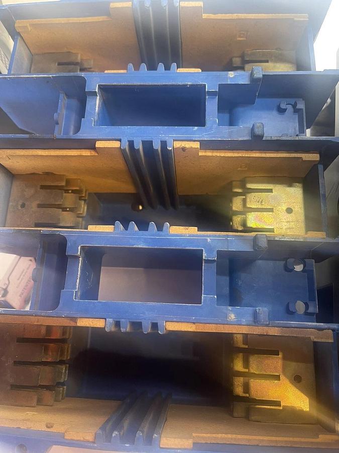 Refurbished Cutler-Hammer EATON Size Sz 6 Contactor 10-5822, Ser C1,  700Amp 600V-AC, 18690