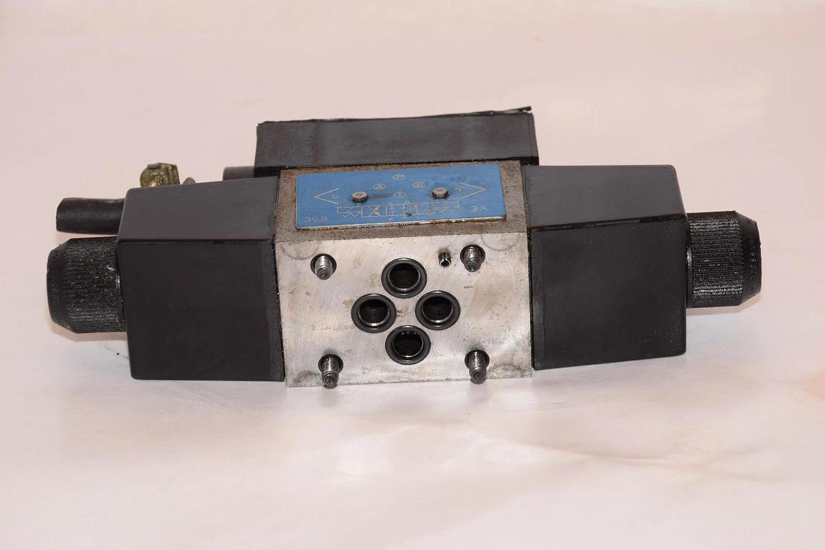 Used CONTINENTAL HYDRAULICS VS5M-3A-GB-60L-K 120/110V 50/60Hz 21W Directional Valve