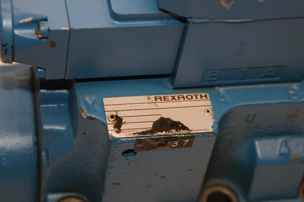Used Rexroth Valve 4WEH22C60/6AW120-60N 9TDAV 4WE6J51/AW120-60N9DAV Valve Stack