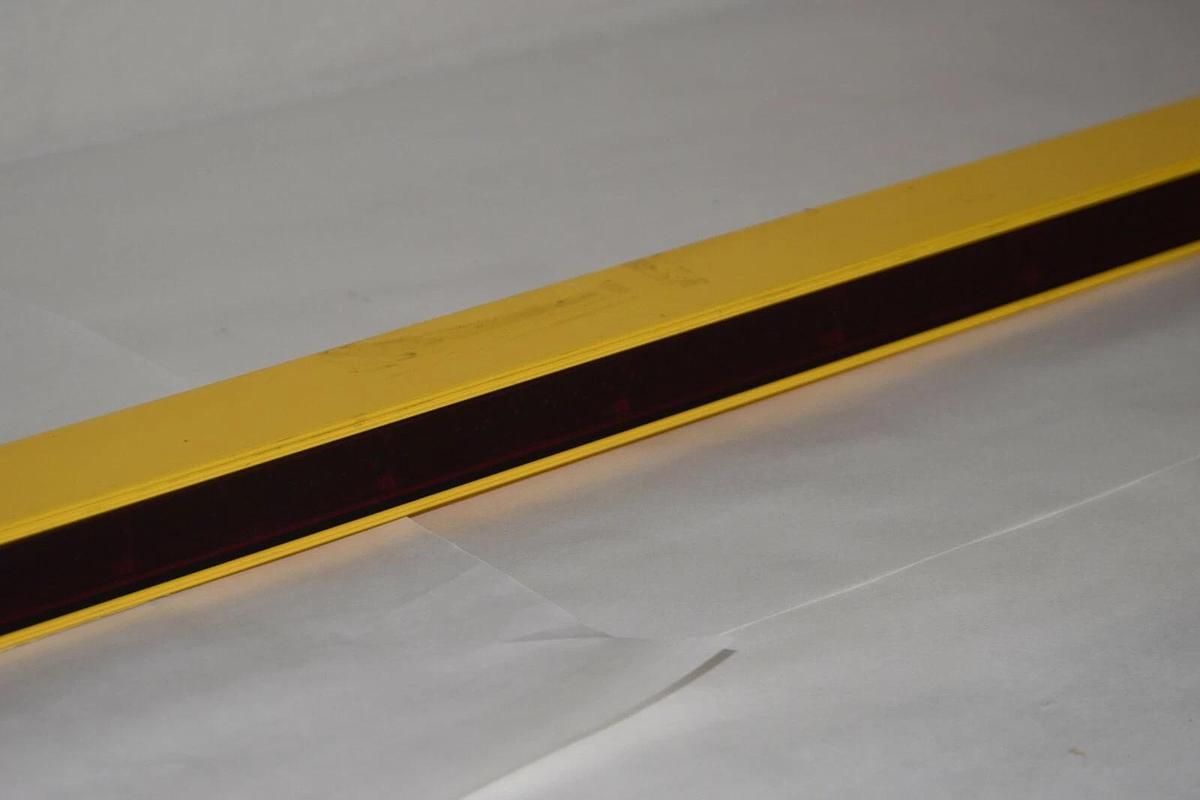 Used STI MS46-30-1045-R-FP-FD2 70158-1566 Range 0.3-9m Safety Light Curtain