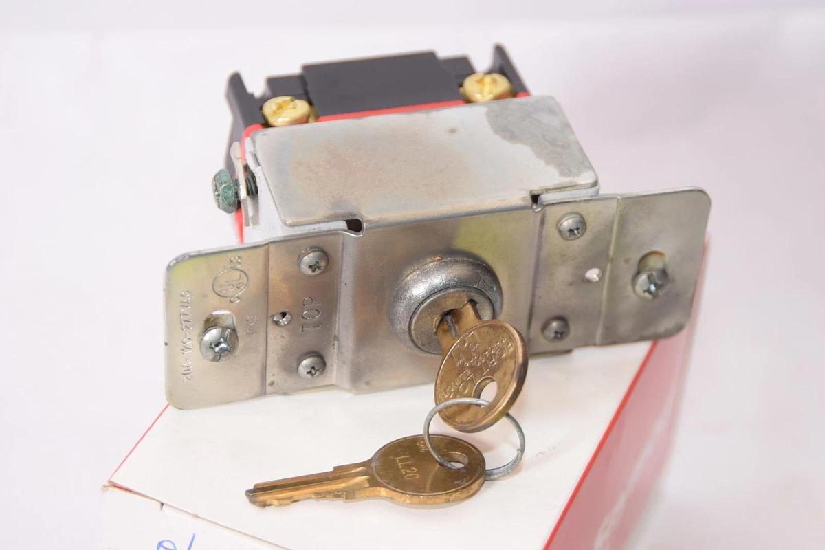 PASS & SEYMOUR PS20AC4-KL 20A 120/277Vac Four Way Key Switch (NEW)