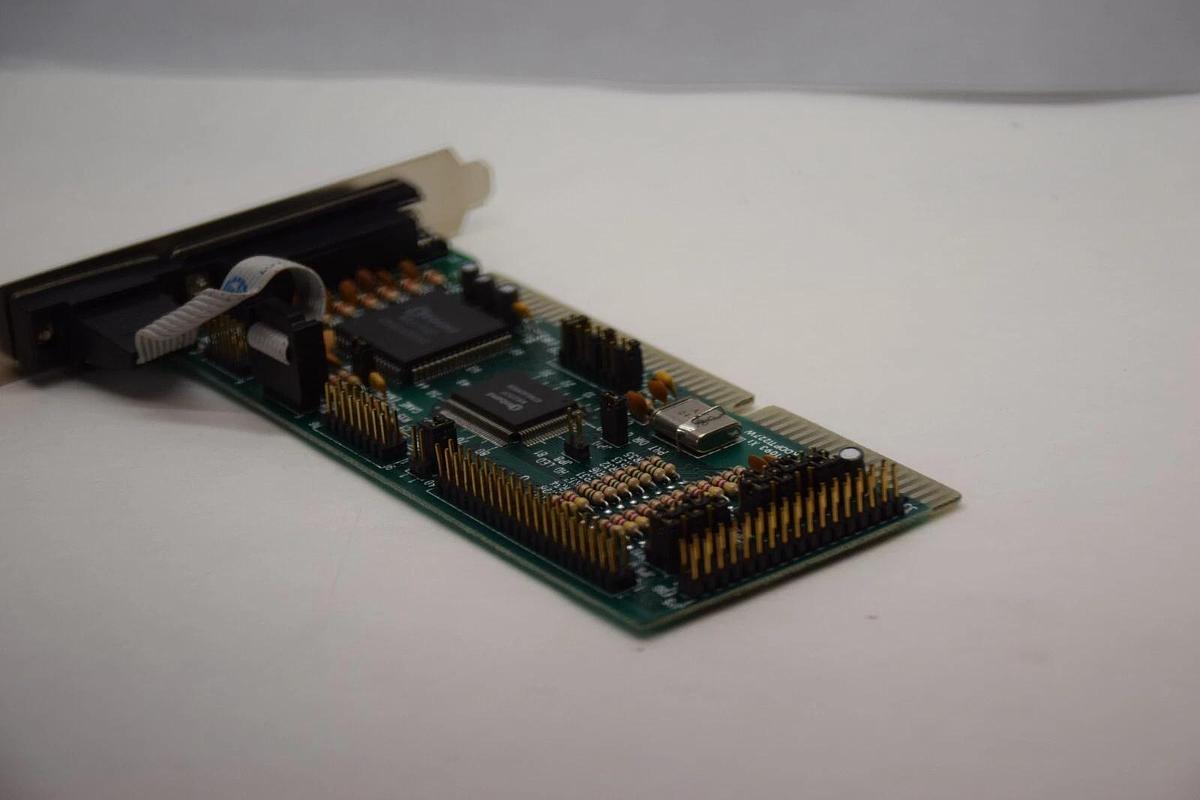 Used WINBOND KDDPT1227W , UN1075H , 011093 Parallel Serial Circuit Board Card