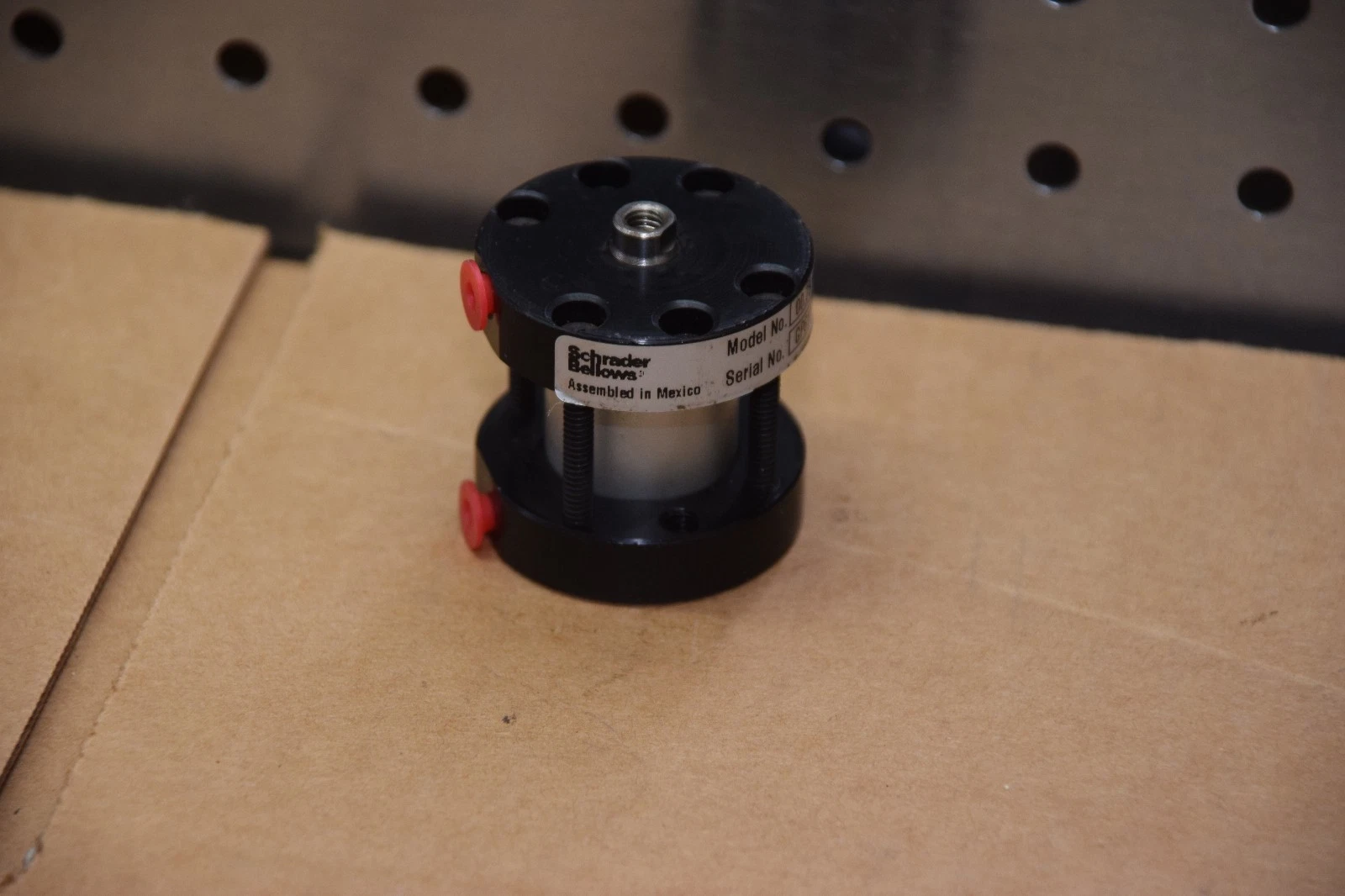 SCHRADER BELLOWS 00.75 NSCL 9 0.500 250psi PANCAKE PNEUMATIC CYLINDER NEW