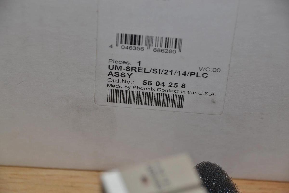 Used Phoenix Contact UM-8REL/SI/21/14/PLC Relay Module New