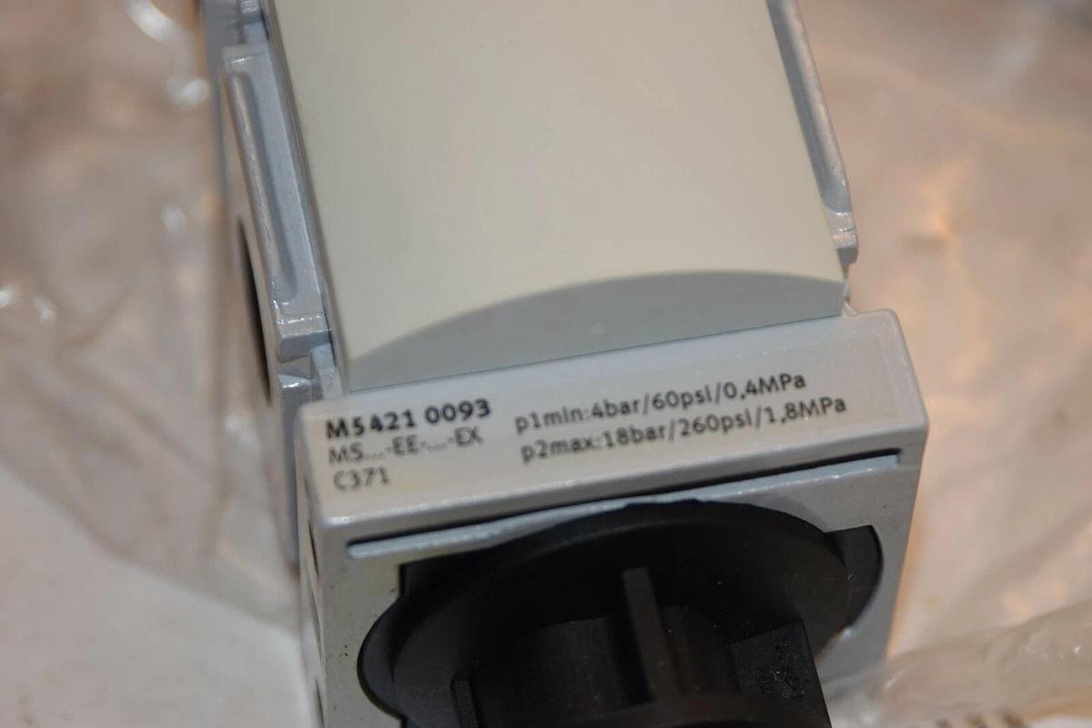 (NEW) FESTO M54210093 P1MIN: 4Bar P2Max: 18Bar Solenoid Valve