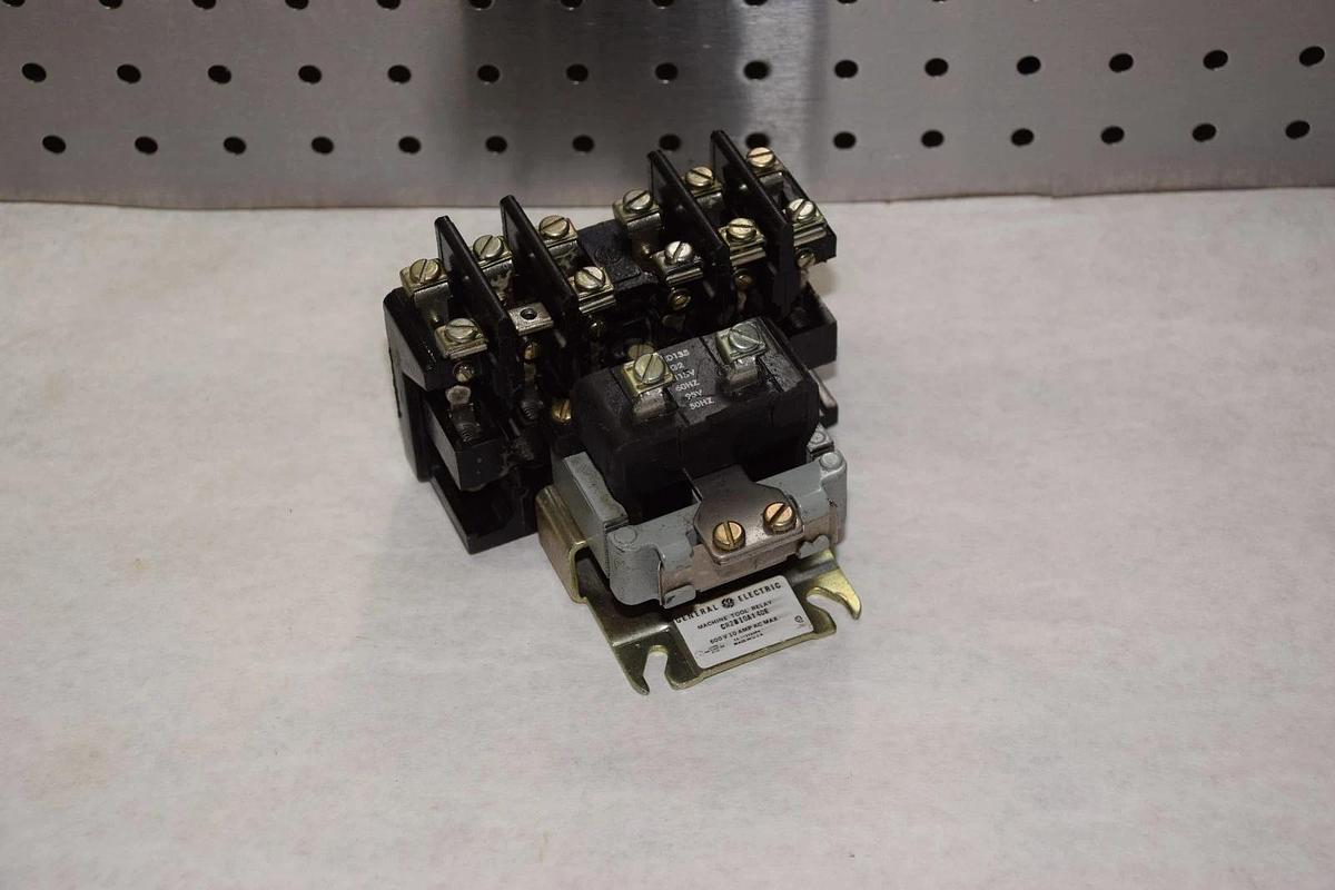 Used GENERAL ELECTRIC CR2810A14DE 10A 115V COIL CONTACTOR