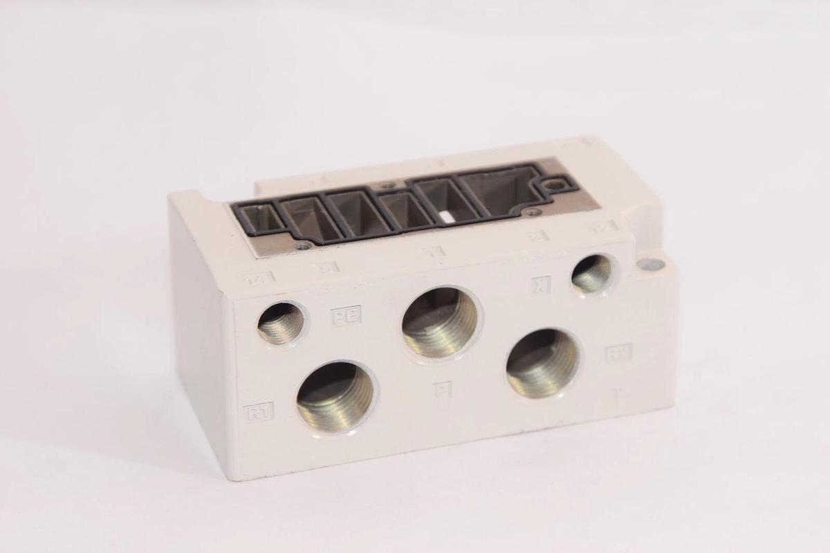 (NEW) SMC VQ4000-5-03N Sub Plate