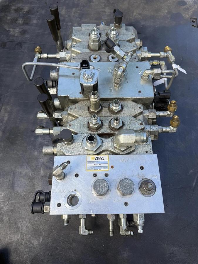 Used Altec 990292145, DB5195.800 Hydraulic Valve Block 7 spool Valve