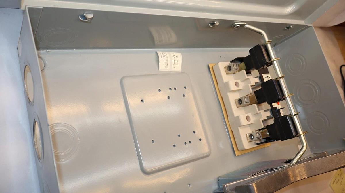 Used SIEMENS I-T-E Enclosed Switch NF353 Ser A 100A 100 Amp 600Vac 3 Phase Heavy Duty