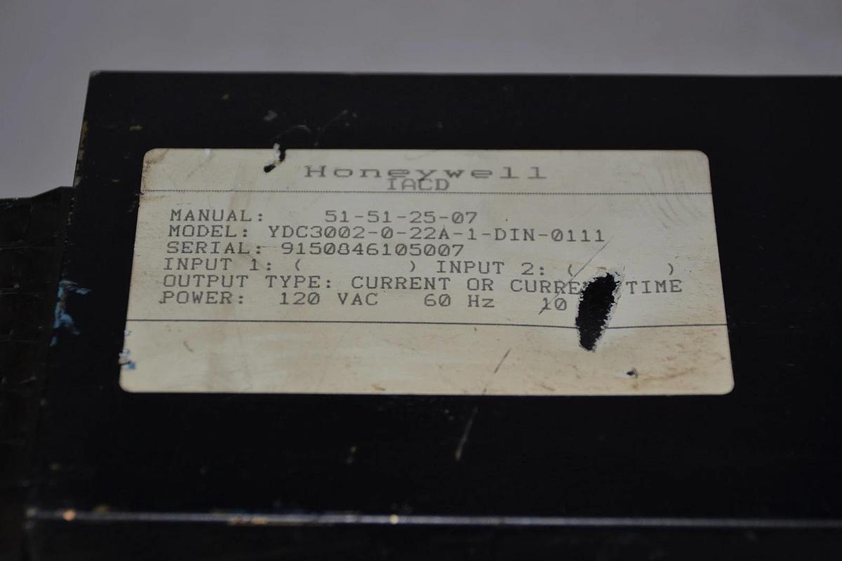 Used Honeywell Temperature Controller YDC3002-0-22A-1-DIN-0111,  51-51-25-07, DC3002-