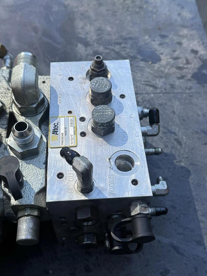 Used Altec 990292145, DB5195.800 Hydraulic Valve Block 7 spool Valve