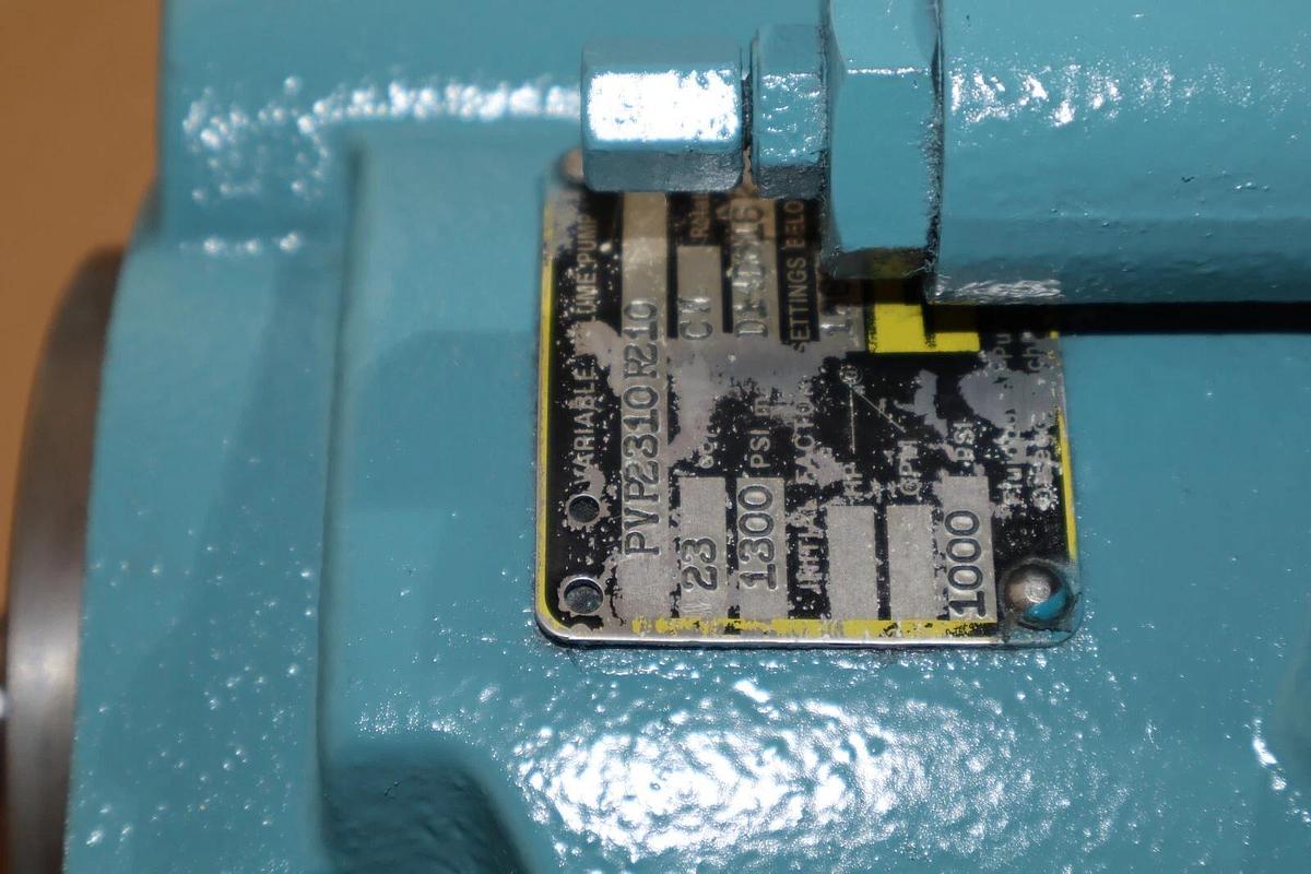 Parker Variable Volume Piston Pump PVP2310R210 1300psi max 23cm (NOS)