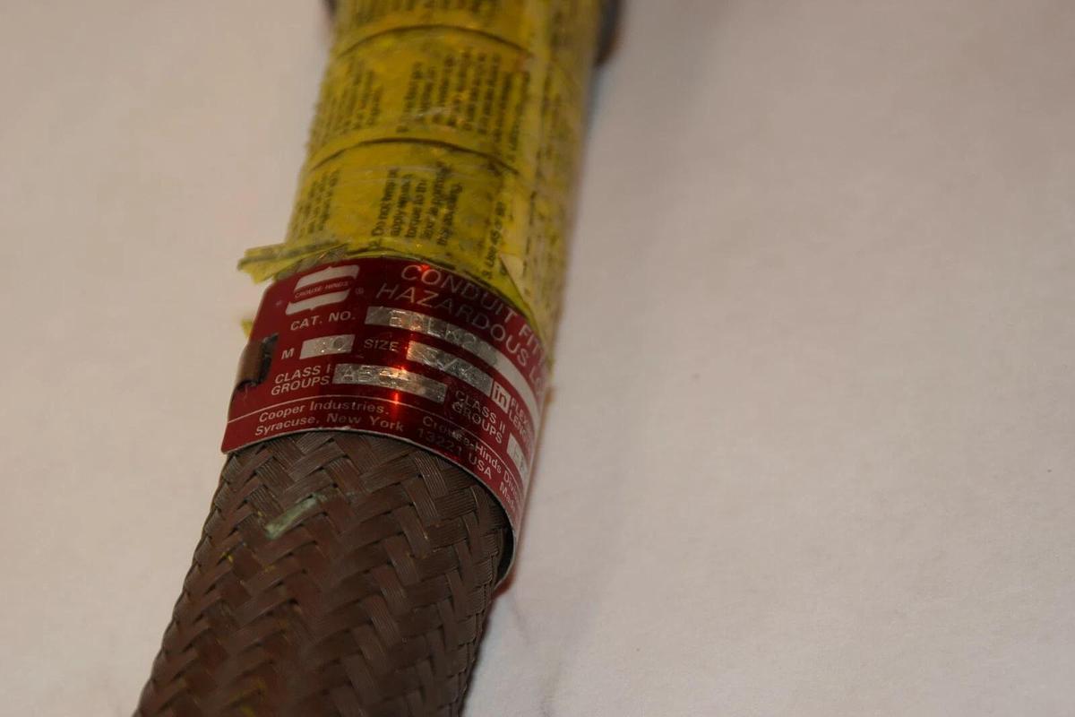 (NEW) CROUSE-HINDS ECLK221 3/4" 21" Flexible Length Conduit Fitting Flex Tube