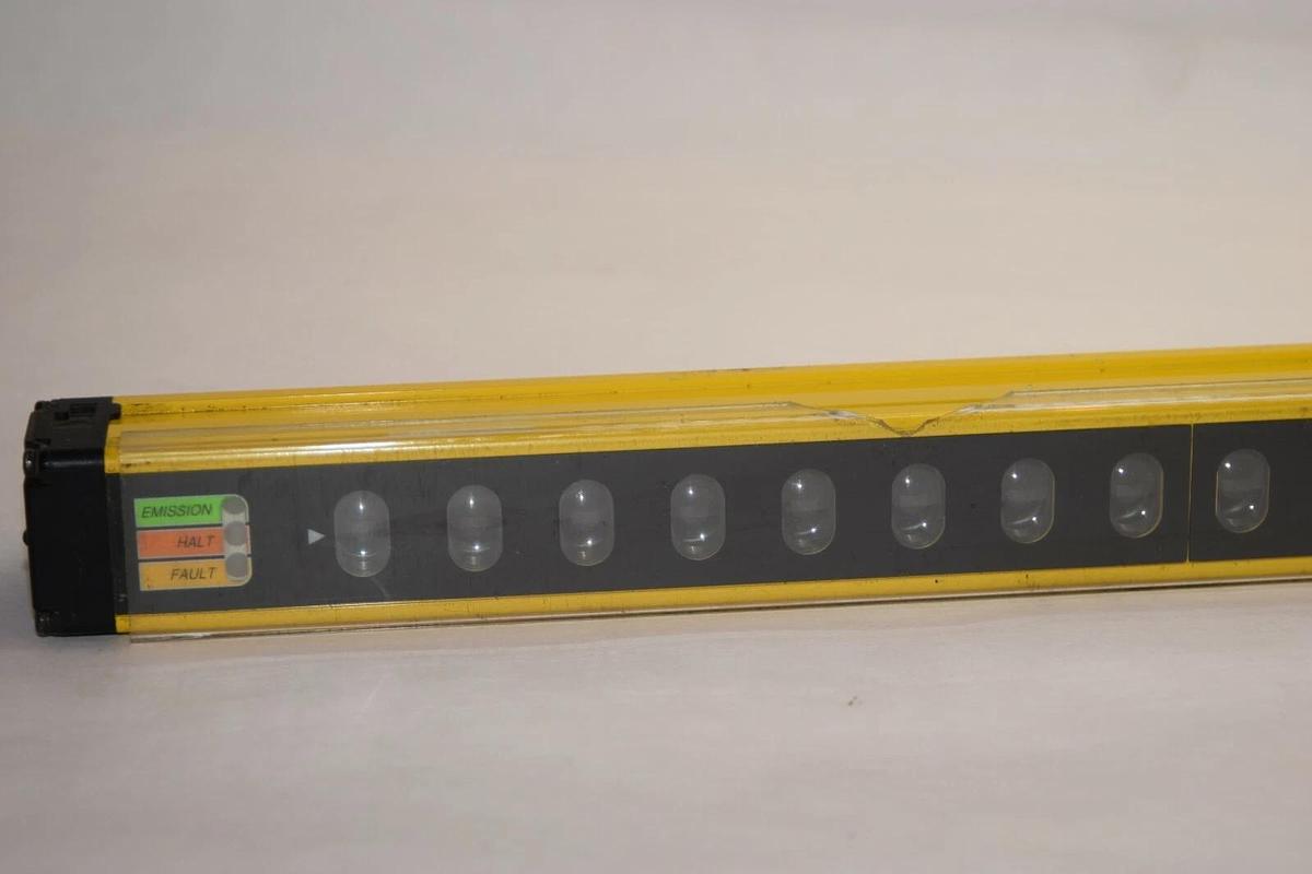 Used SUNX SF2-EH40P SF2EH40P 780mm Enutter Safety Light Curtain