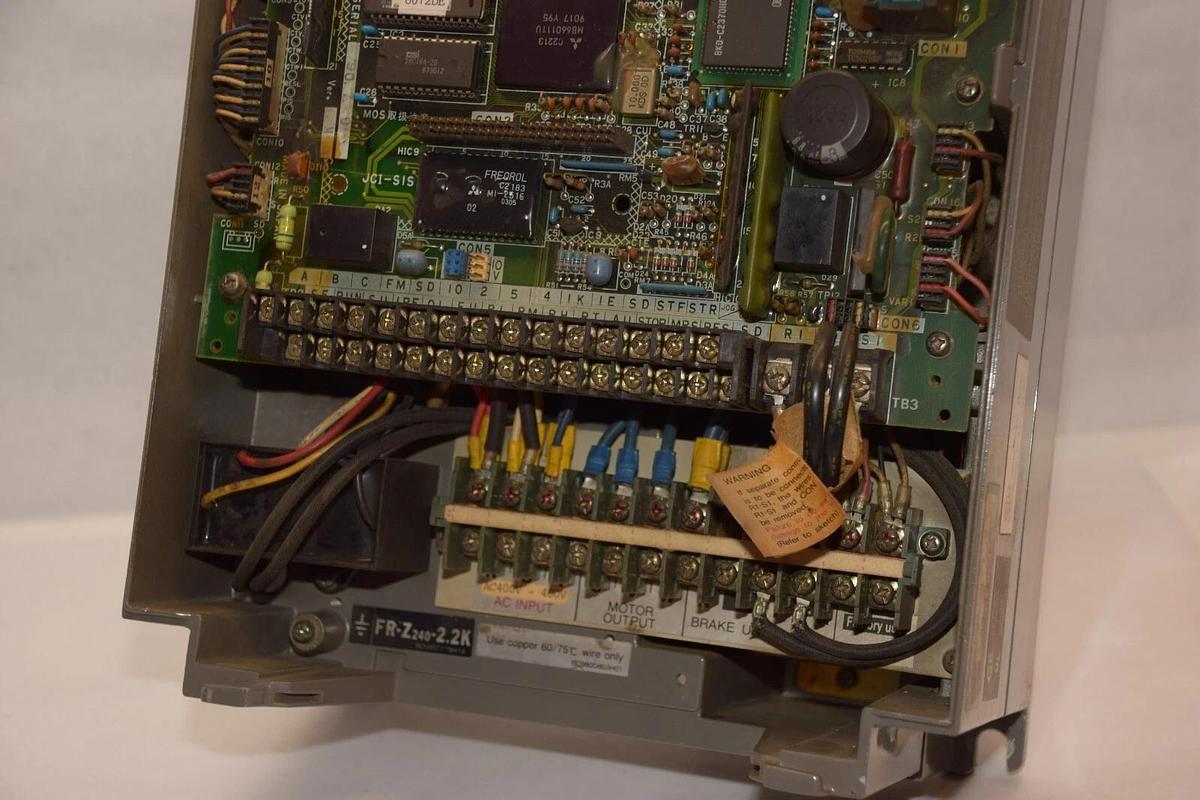 Used MITSUBISHI FR-Z240-2.2K-UL 3HP 3 hp 3PH 400-460V Motor Inverter Drive